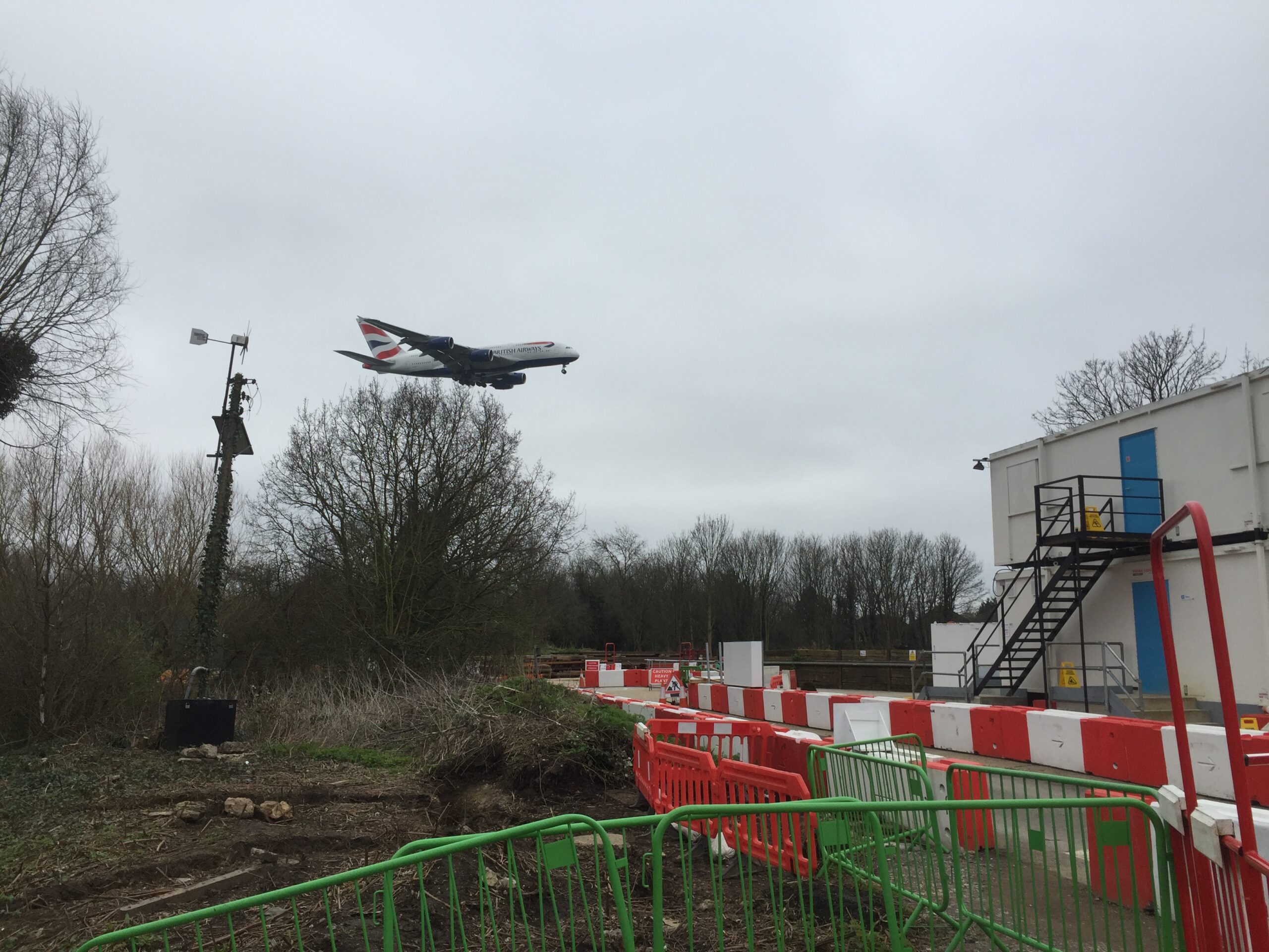 Passenger aircraft approaching Heathrow above the Eastern Balancing Reservoir project site